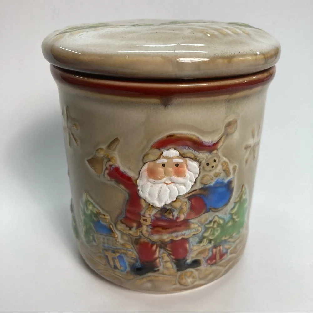 Santa Clause Christmas Ceramic Crock With Lid Mug Size Beige Presents Trees Snow
